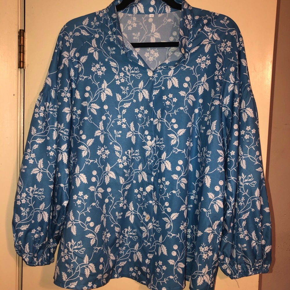 Cute blue and white print blouse! PERFECT FOR WORK